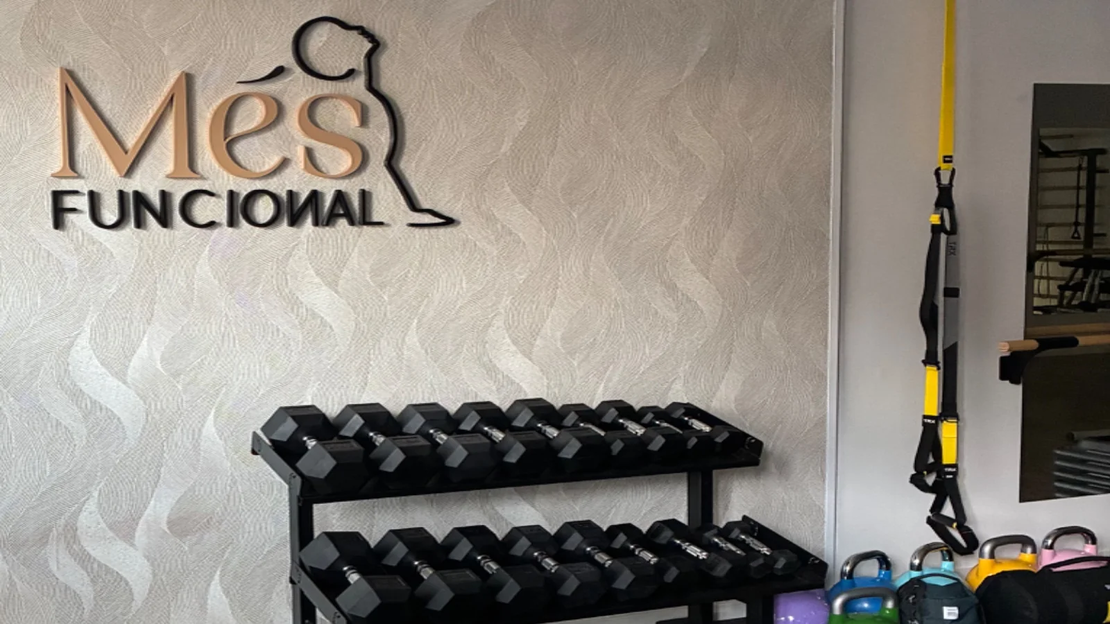 Més Pilates, inaugura noves instal·lacions. Sala funcional amb 5 activitats per desenvolupar la força.